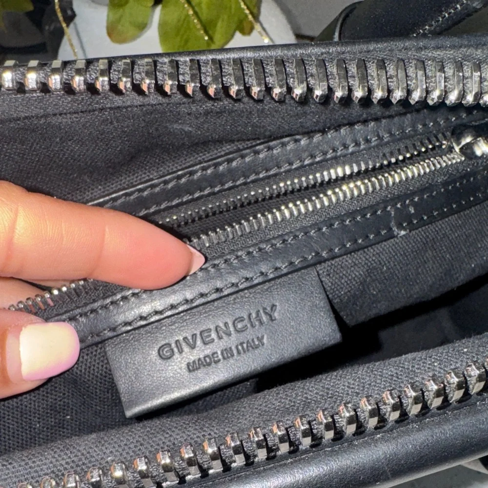 🖤GIVENCHY Antigona Small Quilted Sides Leather Bag Black